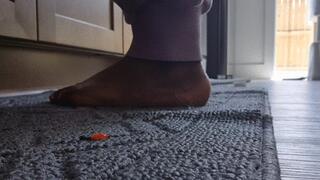 Unaware Giantess In The Kitchen: Tiny Man Prays My Soles Miss Him
