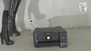 Printer under heeled Boots