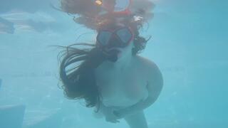 Blowjob and underwater fucking - swimming pool