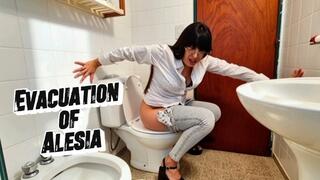 Alesia desperate to evacuate and break the toilet