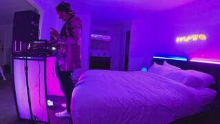 Sex with the DJ: MILF Elizabeth Skylar and Van Wylde