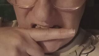 Finger bite