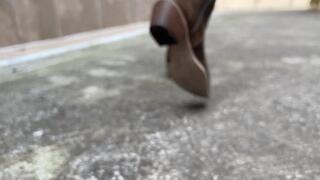 Kahina debuts her new cowboy boots.