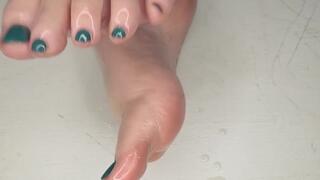 Covered From Heel to Toe, Oily Feet video, barefoot_in_kentucky