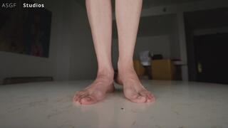 LATINA GILF! GRANDMA FEET squash puny boy! Old Giantess feet squash! - MP4