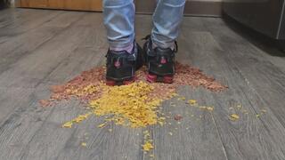 Chrissy smashing chips with shox