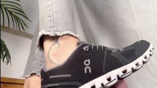 On Cloud Cockcrush and Shoejob - Cock trampling with very used OnCloud Sneakers ends in a huge cumplosion on my sneakers - CBT, Giantess, Shoe slave and Tramplegirl Leilas View - Sneaker fetish - 4k quality copy