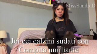 Joi cei calzini sudati con compito umiliante