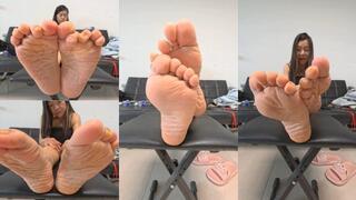 ERER's wrinkled feet rubbing together