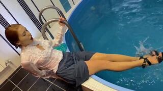 Wet in the Pool! Transparent-shirt and No Bra! Wet Feet!