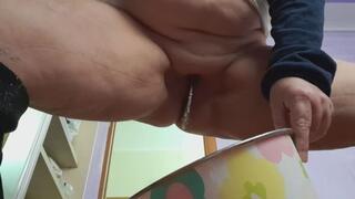 Pee & Shaved Pussy