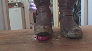 POV - Part 2 - Matschig dreckige Stiefel - Volles Gewicht Trampeln und stampfen - Zigarettenmoves - schon sehr empfindlich
