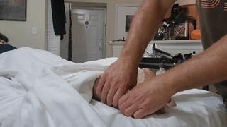 Reflexology foot massage (SD 1080 WMV)