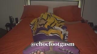 Try to orgasm while footworship and some tickles