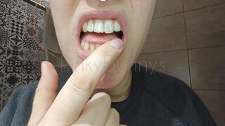 I have bad breath, brushing my teeth