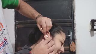 Revisando y limpiando mis oídos.