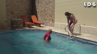 Bossy Naked Vanesa Parasite Takes Over Husband Shoulder Ride Dunking Domination