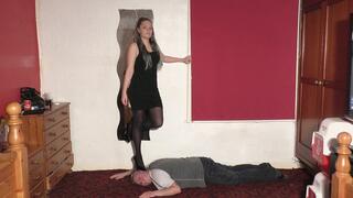 Sophie Head & Hands Walking In Stiletto Heels (4K)