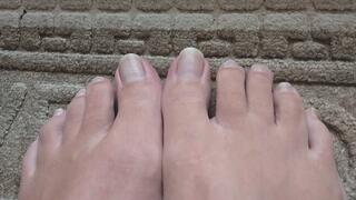 Have you ever seen such beautiful male toes and toe nails?