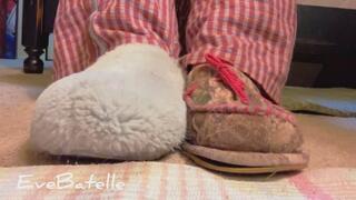 Desperate Struggling Hot MILF Eve Batelle In Mismatched Slippers