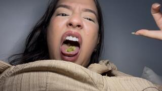 Latina Picante Chewing | Mouth Sounds | Crunch Apple