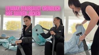 LilianaX staubsaugt gründlich ihre Daunen Jacken