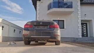 BAREFOOT BMW SUSPENSION TEST IN THE BACKSEAT – Wild Bouncing & Rear View Action