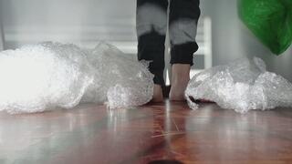 BAREFOOT ASMR – Standing on Bubble Wrap
