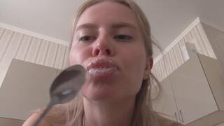 Her lips are in mayonnaise! MP4