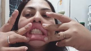 Jugando con mis labios- formas, estiramientos y primeros planos.