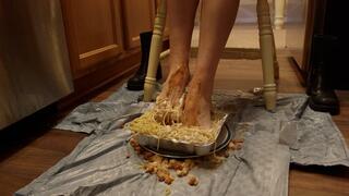 Charlie Feet Food Challenge 4K