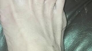 Omg my feet look just like a bum?. Tell me you see it as well? Watch as I stretch my long toes and high arches after a long day. All natural and amateur ? Cum see what I can do with my feet?