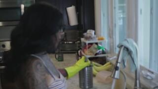 A little armpit fun in the while washing the dishes