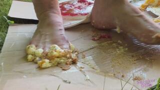 Sneaker-Girl Akira - Big Cake Crush