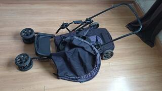 105kg 231lbs riding on a pram designed to support 13kg 28lbs