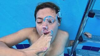 SUCKING TOES UNDERWATER