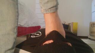 CLOSE UP VIEW FOOT GAGGING SIZE 40 - SWEATY RED SOLES