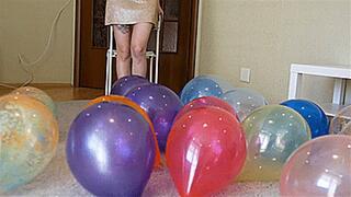 Laura and Emma popping barefoot Full HD