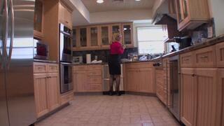 COUGAR LESBIAN STEPMOM TEACHES YOUNG STUDENT HOW TO LICK PUSSY