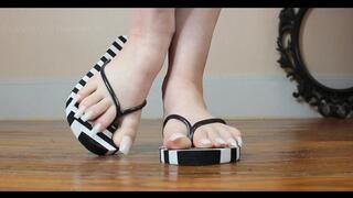 M - Long Toenails in flipflops