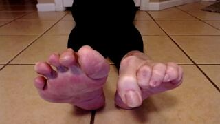 Toe Wiggling Au Naturel