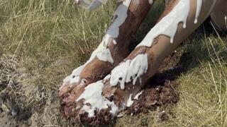 Feature Film: Smashing a cake with my feet (4K)