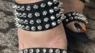 Juliette_rj wearing strap-on Jiggling her black dick ready to eat her slave ass -STRAP-ON - BBW BODY - BLACK DILDO - HIGH HEELS