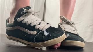 A Shoejob in old Vans sneakers - CBT, Footjob and Shoejob in well worn dirty Vans Snakers - multi - 4k