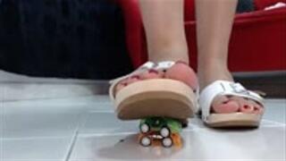 Crushing test with my new berkemann sandals with nylons and barefeet car crush and box for you