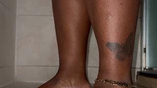 CLEANING MY PRETTY FEET TIGER PEDI BY GODDESSMONAY