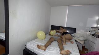 I make a balloon fetishist cum on a balloon