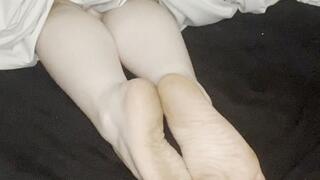 Sniff&Stroke for my SweatyHouseslipperSoles