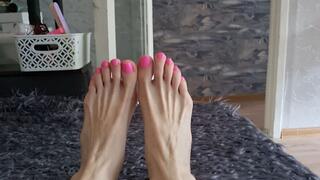Pink toe spreading