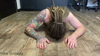 Worshiping My smelly Vans shoes and stocked feet while I'm crashing My slaves palms